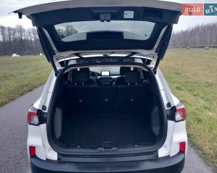 Білий Форд Ескейп, об'ємом двигуна 1.5 л та пробігом 32 тис. км за 19000 $, фото 4 на Automoto.ua