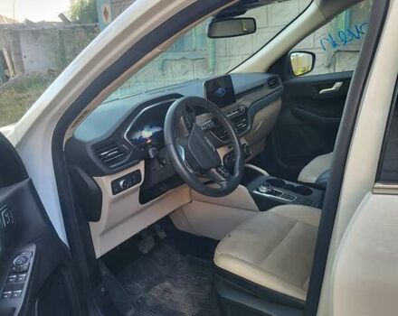 Белый Форд Эскейп, объемом двигателя 2.5 л и пробегом 135 тыс. км за 23000 $, фото 11 на Automoto.ua