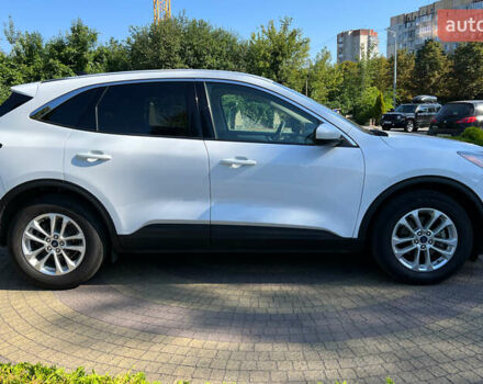 Білий Форд Ескейп, об'ємом двигуна 1.5 л та пробігом 57 тис. км за 17690 $, фото 7 на Automoto.ua