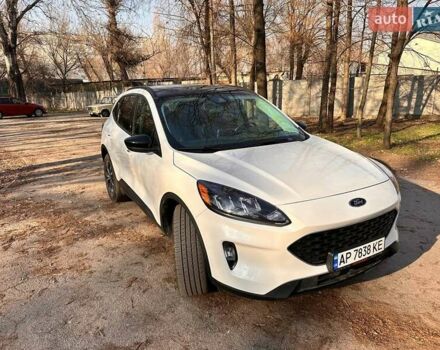 Белый Форд Эскейп, объемом двигателя 2 л и пробегом 66 тыс. км за 21800 $, фото 5 на Automoto.ua