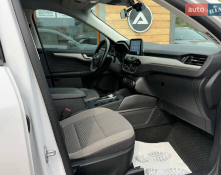 Белый Форд Эскейп, объемом двигателя 1.5 л и пробегом 34 тыс. км за 19999 $, фото 9 на Automoto.ua