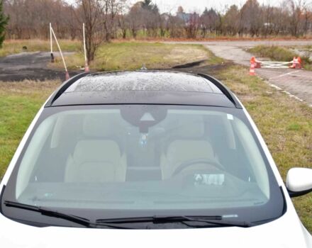 Белый Форд Эскейп, объемом двигателя 2 л и пробегом 81 тыс. км за 12900 $, фото 5 на Automoto.ua