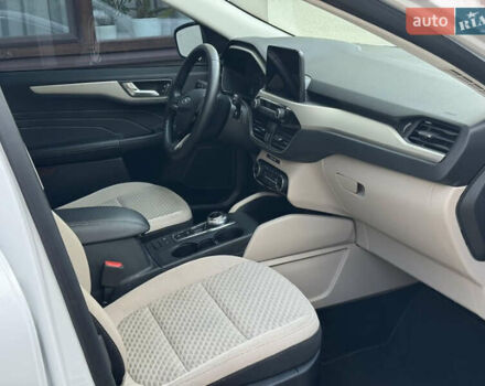 Білий Форд Ескейп, об'ємом двигуна 1.5 л та пробігом 56 тис. км за 15000 $, фото 5 на Automoto.ua