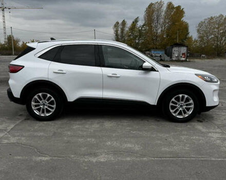 Белый Форд Эскейп, объемом двигателя 1.5 л и пробегом 153 тыс. км за 16300 $, фото 4 на Automoto.ua