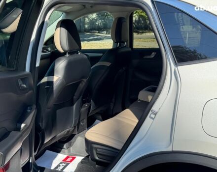 Белый Форд Эскейп, объемом двигателя 2 л и пробегом 88 тыс. км за 19990 $, фото 14 на Automoto.ua