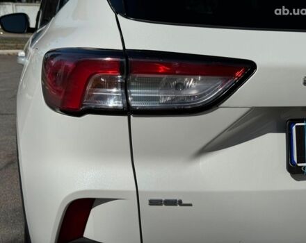 Белый Форд Эскейп, объемом двигателя 2 л и пробегом 88 тыс. км за 19990 $, фото 11 на Automoto.ua