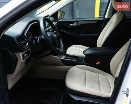 Белый Форд Эскейп, объемом двигателя 2.5 л и пробегом 130 тыс. км за 19700 $, фото 10 на Automoto.ua