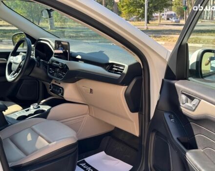 Белый Форд Эскейп, объемом двигателя 2 л и пробегом 88 тыс. км за 19990 $, фото 16 на Automoto.ua