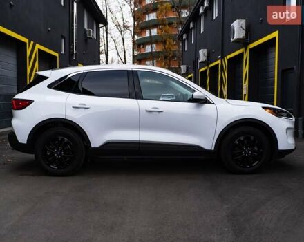 Белый Форд Эскейп, объемом двигателя 2.5 л и пробегом 130 тыс. км за 19700 $, фото 3 на Automoto.ua