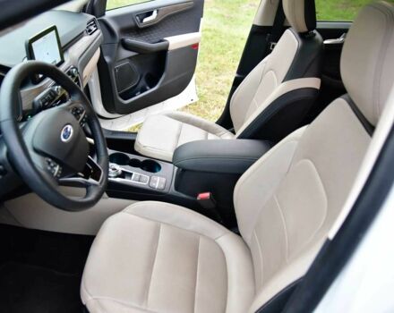 Белый Форд Эскейп, объемом двигателя 2 л и пробегом 81 тыс. км за 12900 $, фото 18 на Automoto.ua