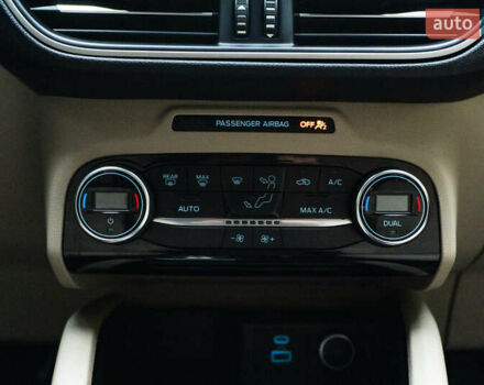 Белый Форд Эскейп, объемом двигателя 2.5 л и пробегом 130 тыс. км за 19700 $, фото 18 на Automoto.ua