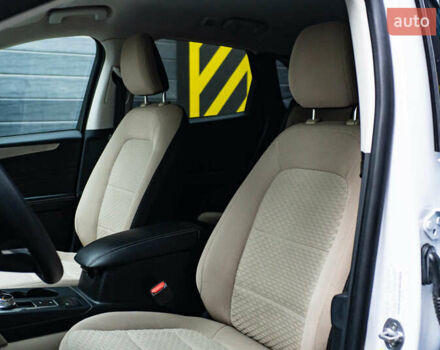 Белый Форд Эскейп, объемом двигателя 2.5 л и пробегом 130 тыс. км за 19700 $, фото 11 на Automoto.ua