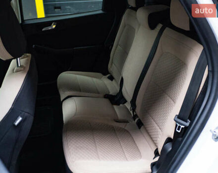 Белый Форд Эскейп, объемом двигателя 2.5 л и пробегом 130 тыс. км за 19700 $, фото 12 на Automoto.ua