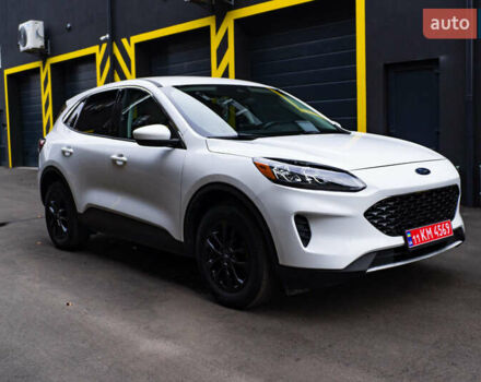 Белый Форд Эскейп, объемом двигателя 2.5 л и пробегом 130 тыс. км за 19700 $, фото 2 на Automoto.ua