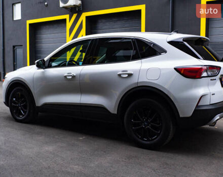 Белый Форд Эскейп, объемом двигателя 2.5 л и пробегом 130 тыс. км за 19700 $, фото 6 на Automoto.ua