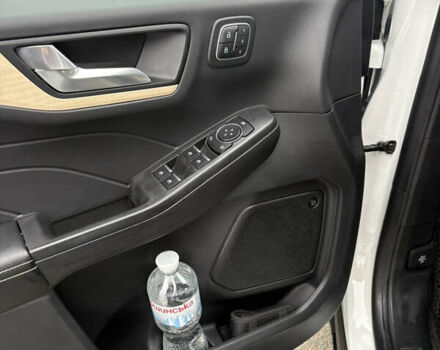 Белый Форд Эскейп, объемом двигателя 2.49 л и пробегом 62 тыс. км за 30000 $, фото 25 на Automoto.ua