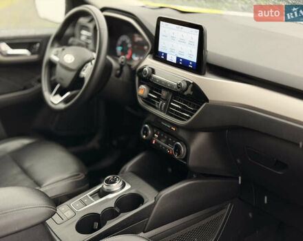 Форд Эскейп 2022 в Умани на Automoto.ua Белый Форд Эскейп, объемом двигателя 2 л и пробегом 100 тыс. км за 18000 $, фото 4 на Automoto.ua