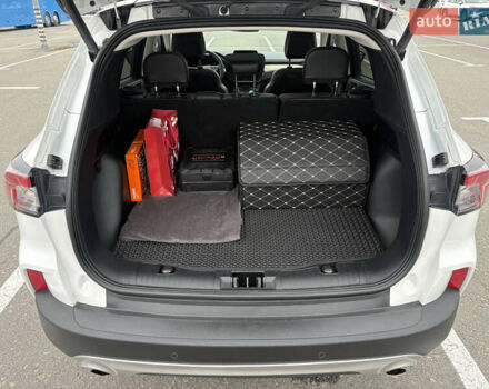 Белый Форд Эскейп, объемом двигателя 2.49 л и пробегом 62 тыс. км за 30000 $, фото 19 на Automoto.ua