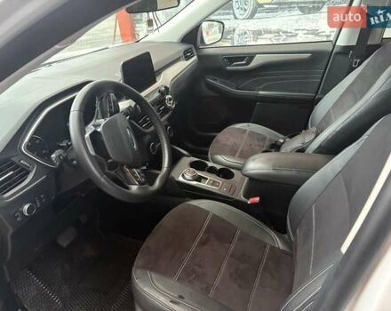 Белый Форд Эскейп, объемом двигателя 2.5 л и пробегом 69 тыс. км за 27000 $, фото 8 на Automoto.ua