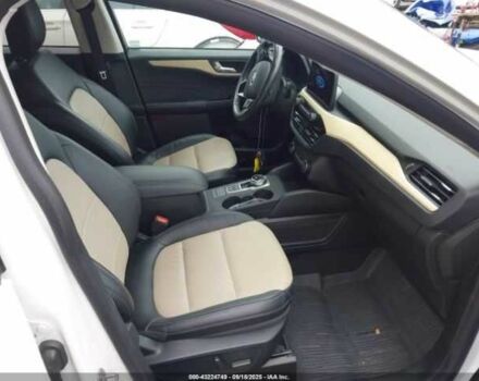 Белый Форд Эскейп, объемом двигателя 2.5 л и пробегом 73 тыс. км за 5000 $, фото 4 на Automoto.ua