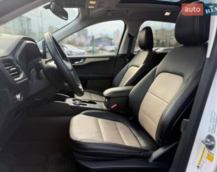 Білий Форд Ескейп, об'ємом двигуна 2.49 л та пробігом 63 тис. км за 30990 $, фото 9 на Automoto.ua