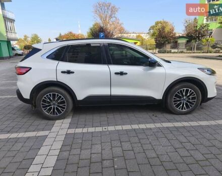 Белый Форд Эскейп, объемом двигателя 2.5 л и пробегом 166 тыс. км за 23900 $, фото 3 на Automoto.ua