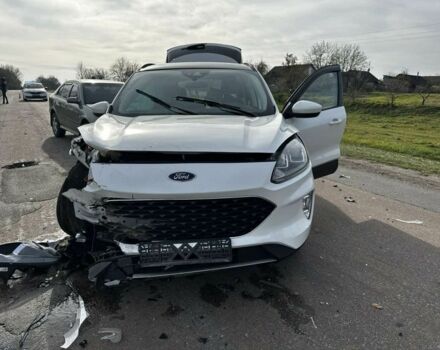 Белый Форд Эскейп, объемом двигателя 0 л и пробегом 150 тыс. км за 12000 $, фото 3 на Automoto.ua