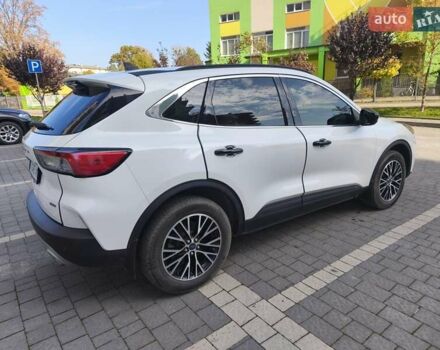 Белый Форд Эскейп, объемом двигателя 2.5 л и пробегом 166 тыс. км за 23900 $, фото 4 на Automoto.ua