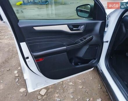 Белый Форд Эскейп, объемом двигателя 1.5 л и пробегом 93 тыс. км за 15700 $, фото 8 на Automoto.ua