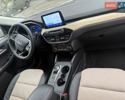 Белый Форд Эскейп, объемом двигателя 2.49 л и пробегом 62 тыс. км за 30000 $, фото 11 на Automoto.ua