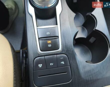 Белый Форд Эскейп, объемом двигателя 2.5 л и пробегом 166 тыс. км за 23900 $, фото 32 на Automoto.ua