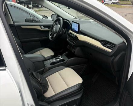 Белый Форд Эскейп, объемом двигателя 2.49 л и пробегом 62 тыс. км за 30000 $, фото 12 на Automoto.ua