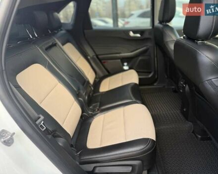 Білий Форд Ескейп, об'ємом двигуна 2.49 л та пробігом 63 тис. км за 30990 $, фото 11 на Automoto.ua