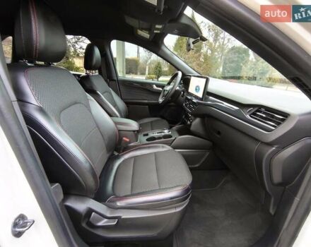 Білий Форд Ескейп, об'ємом двигуна 1.5 л та пробігом 17 тис. км за 22000 $, фото 15 на Automoto.ua