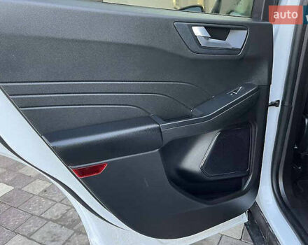 Білий Форд Ескейп, об'ємом двигуна 1.5 л та пробігом 14 тис. км за 17900 $, фото 11 на Automoto.ua