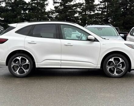 Белый Форд Эскейп, объемом двигателя 2 л и пробегом 14 тыс. км за 6000 $, фото 5 на Automoto.ua