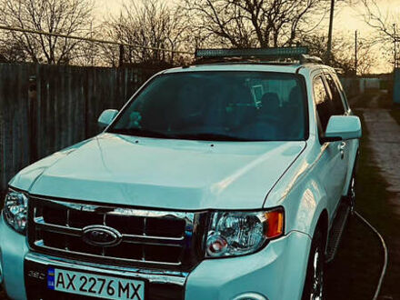Белый Форд Эскейп, объемом двигателя 2.97 л и пробегом 225 тыс. км за 7800 $, фото 1 на Automoto.ua