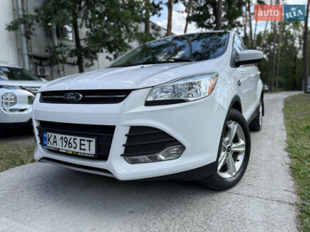 Форд Эскейп 2014 в Киеве на Automoto.ua Белый Форд Эскейп, объемом двигателя 2.49 л и пробегом 223 тыс. км за 10700 $, фото 1 на Automoto.ua