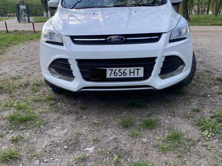 Форд Эскейп 2015 в Яготине на Automoto.ua Белый Форд Эскейп, объемом двигателя 1.6 л и пробегом 118 тыс. км за 10500 $, фото 1 на Automoto.ua