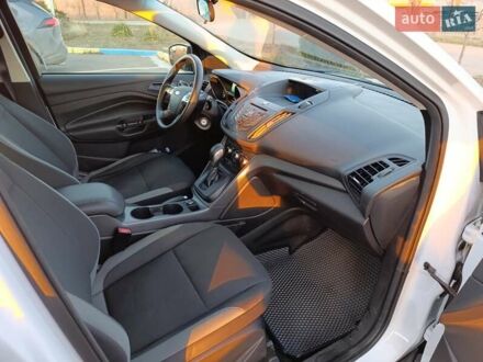 Форд Эскейп 2015 в Кривом Роге на Automoto.ua Белый Форд Эскейп, объемом двигателя 2.5 л и пробегом 220 тыс. км за 12000 $, фото 1 на Automoto.ua