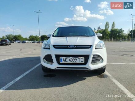 Форд Эскейп 2015 в Днепре (Днепропетровске) на Automoto.ua Белый Форд Эскейп, объемом двигателя 1.6 л и пробегом 241 тыс. км за 10200 $, фото 1 на Automoto.ua