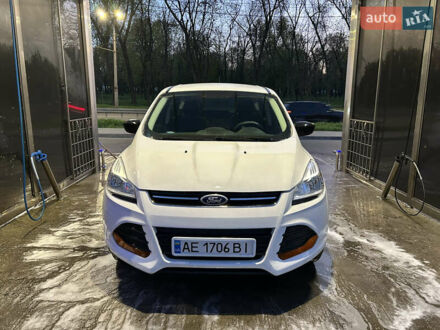 Форд Ескейп 2015 у Дніпро (Дніпропетровську) на Automoto.ua Білий Форд Ескейп, об'ємом двигуна 2.5 л та пробігом 97 тис. км за 11200 $, фото 1 на Automoto.ua