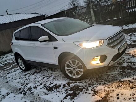 Форд Эскейп 2016 в Макарове на Automoto.ua Белый Форд Эскейп, объемом двигателя 1.5 л и пробегом 167 тыс. км за 10600 $, фото 1 на Automoto.ua