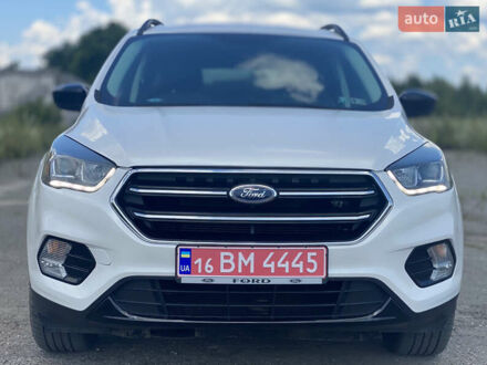 Форд Эскейп 2016 в Сарнах на Automoto.ua Белый Форд Эскейп, объемом двигателя 1.5 л и пробегом 48 тыс. км за 13000 $, фото 1 на Automoto.ua