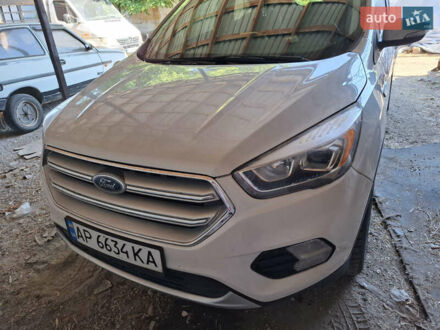 Белый Форд Эскейп, объемом двигателя 2 л и пробегом 180 тыс. км за 12000 $, фото 1 на Automoto.ua