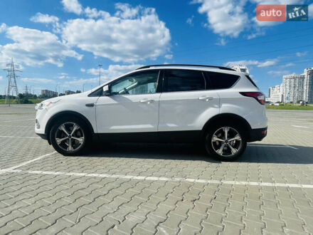 Форд Эскейп 2016 в Киеве на Automoto.ua Белый Форд Эскейп, объемом двигателя 1.5 л и пробегом 83 тыс. км за 15000 $, фото 1 на Automoto.ua