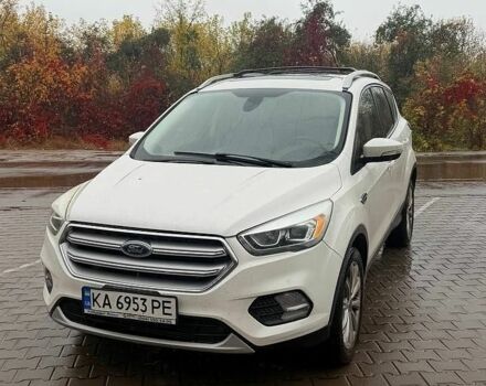 Белый Форд Эскейп, объемом двигателя 2 л и пробегом 121 тыс. км за 11600 $, фото 1 на Automoto.ua