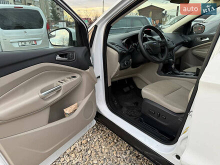 Белый Форд Эскейп, объемом двигателя 1.5 л и пробегом 75 тыс. км за 14100 $, фото 1 на Automoto.ua