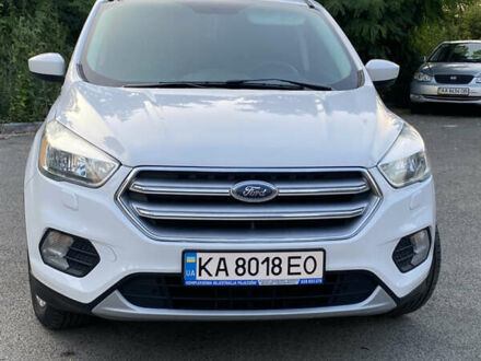 Форд Эскейп 2017 в Киеве на Automoto.ua Белый Форд Эскейп, объемом двигателя 1.6 л и пробегом 194 тыс. км за 10500 $, фото 1 на Automoto.ua