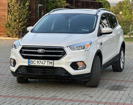 Белый Форд Эскейп, объемом двигателя 2 л и пробегом 120 тыс. км за 14300 $, фото 1 на Automoto.ua